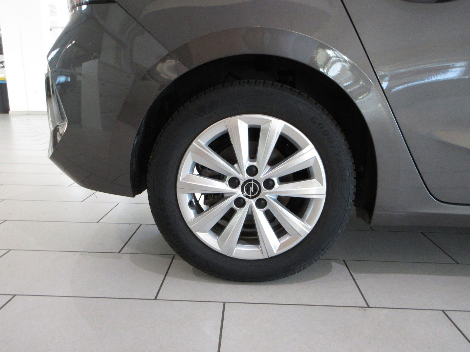 Fahrzeugabbildung Opel Astra L Lim. LED/NAVI/PDC/R´CAM/ALU