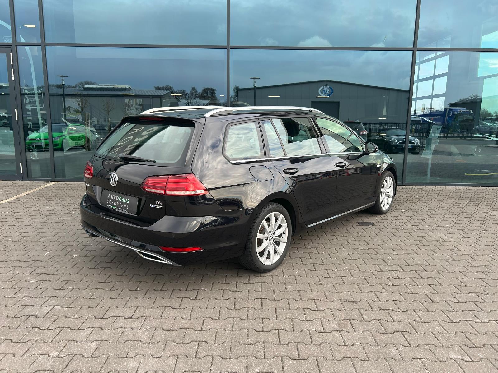 Volkswagen Golf VII Var. 1.5 TSI Highline DSG LED Einparkh.