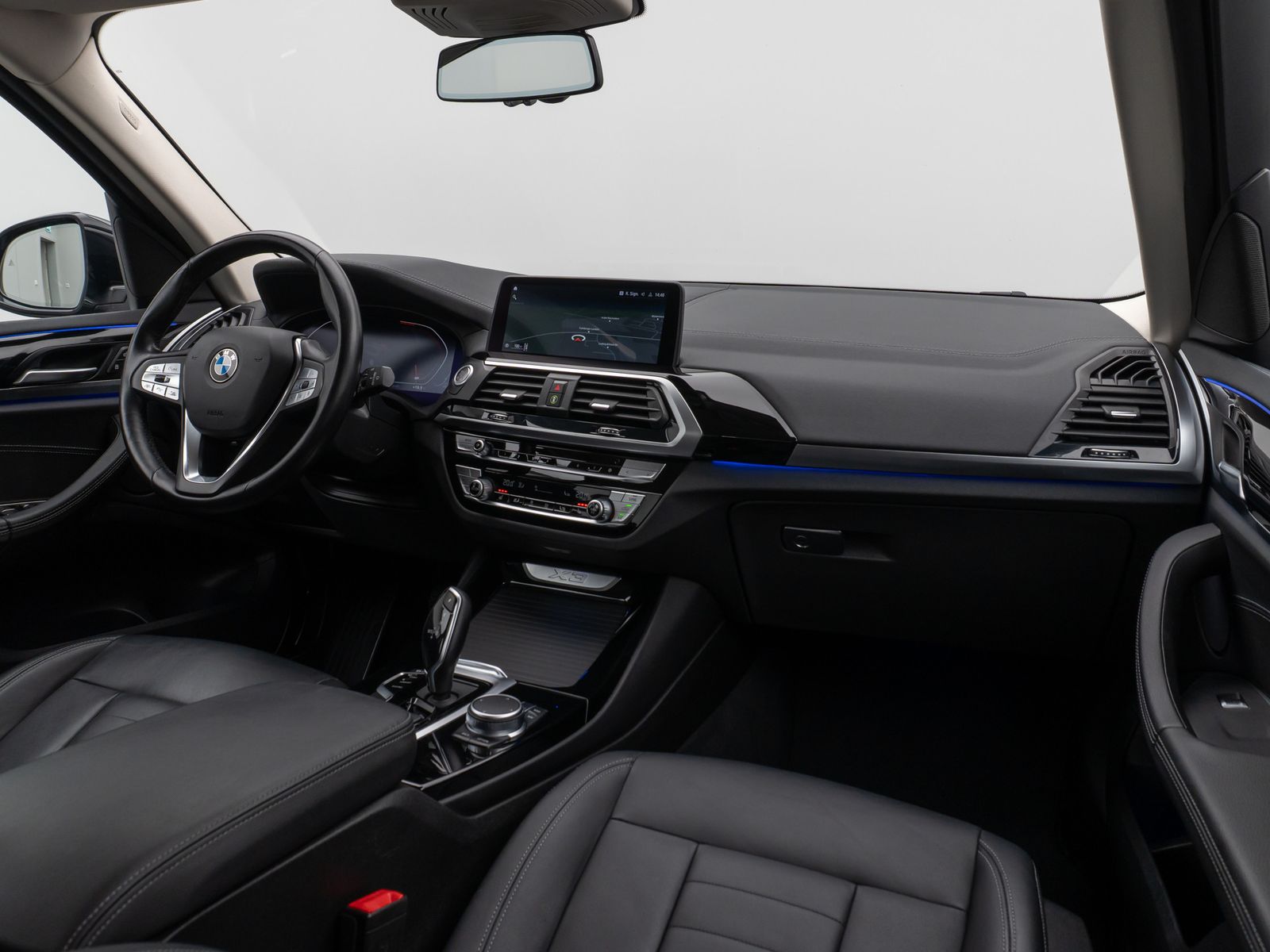Fahrzeugabbildung BMW X3 xD30d LuxuryLine 360°HUD DAB HiFi AHK Komfort