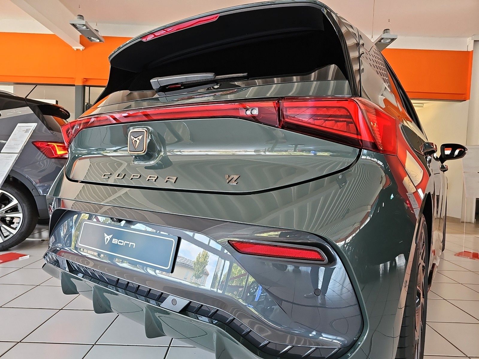 Fahrzeugabbildung CUPRA Born VZ 240KW 79kWh SENNHEISER/PANO/DCC/20"/AR