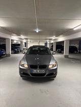 BMW e90 320d Facelift - BMW 320 mit Diesel-Antrieb: Limousine, 320d E90