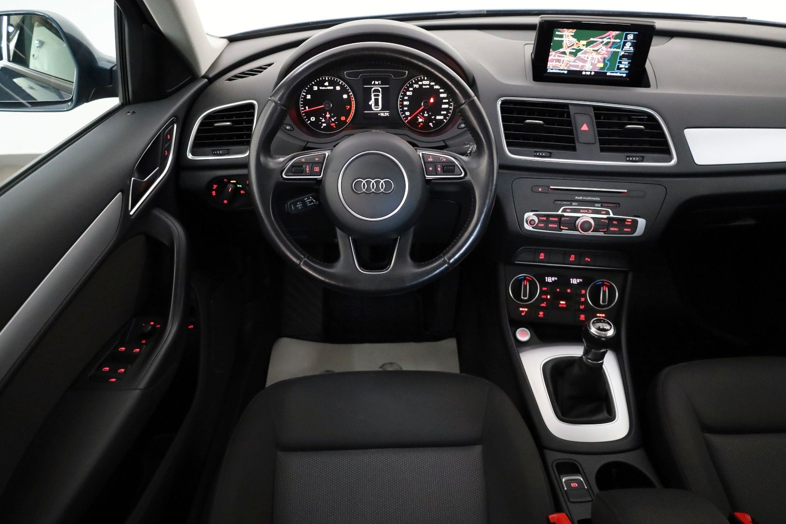 Fahrzeugabbildung Audi Q3 S Line, Navi,LED,Keyless,PDC,SH,AHK SR+WR