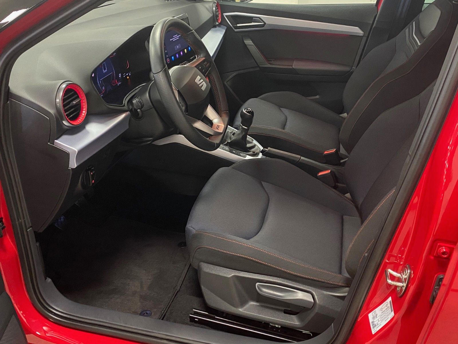Fahrzeugabbildung SEAT Arona FR 1.0 TSI+NAVIGATION+ALLWETTER+WIRELESS+