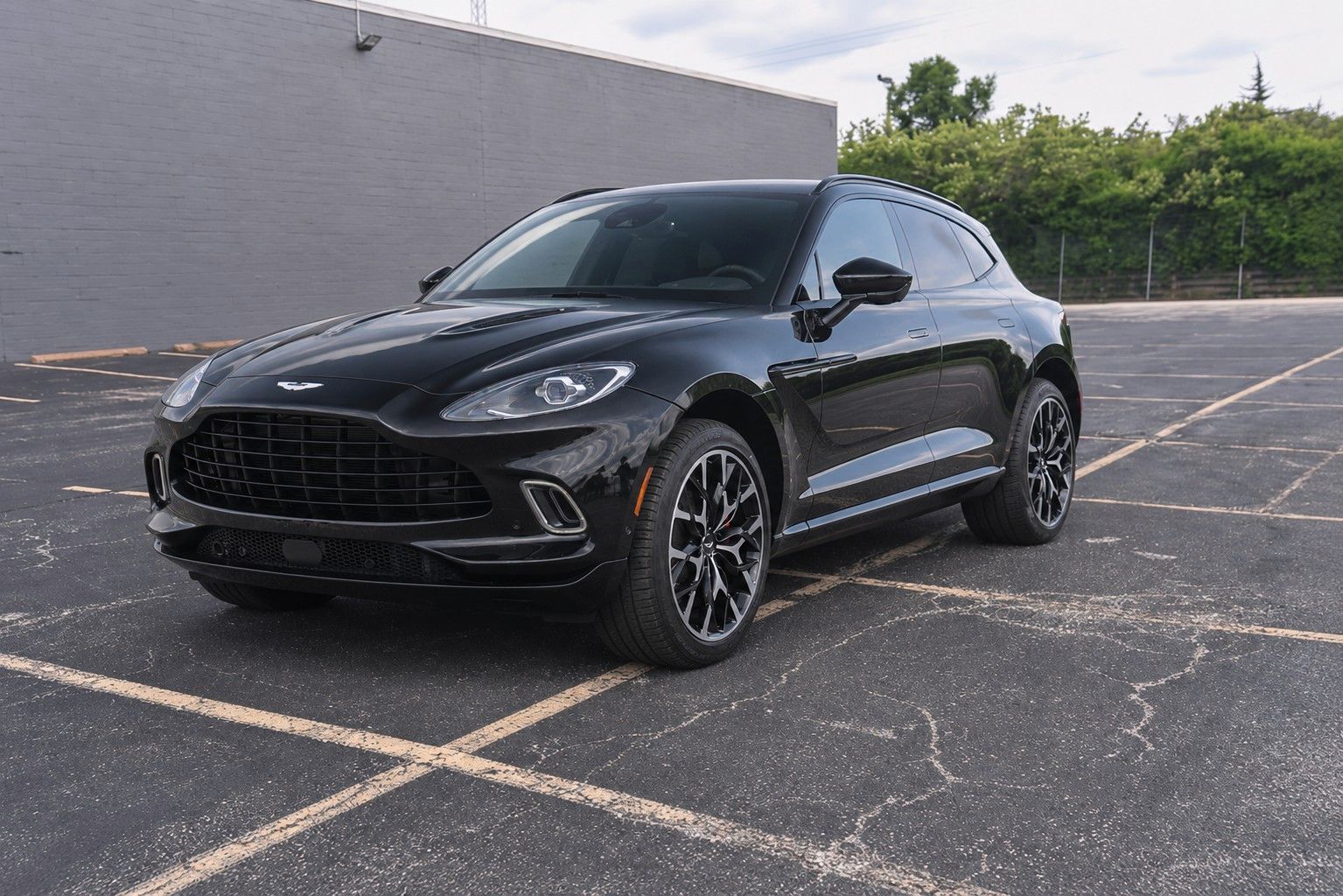 ASTON MARTIN DBX