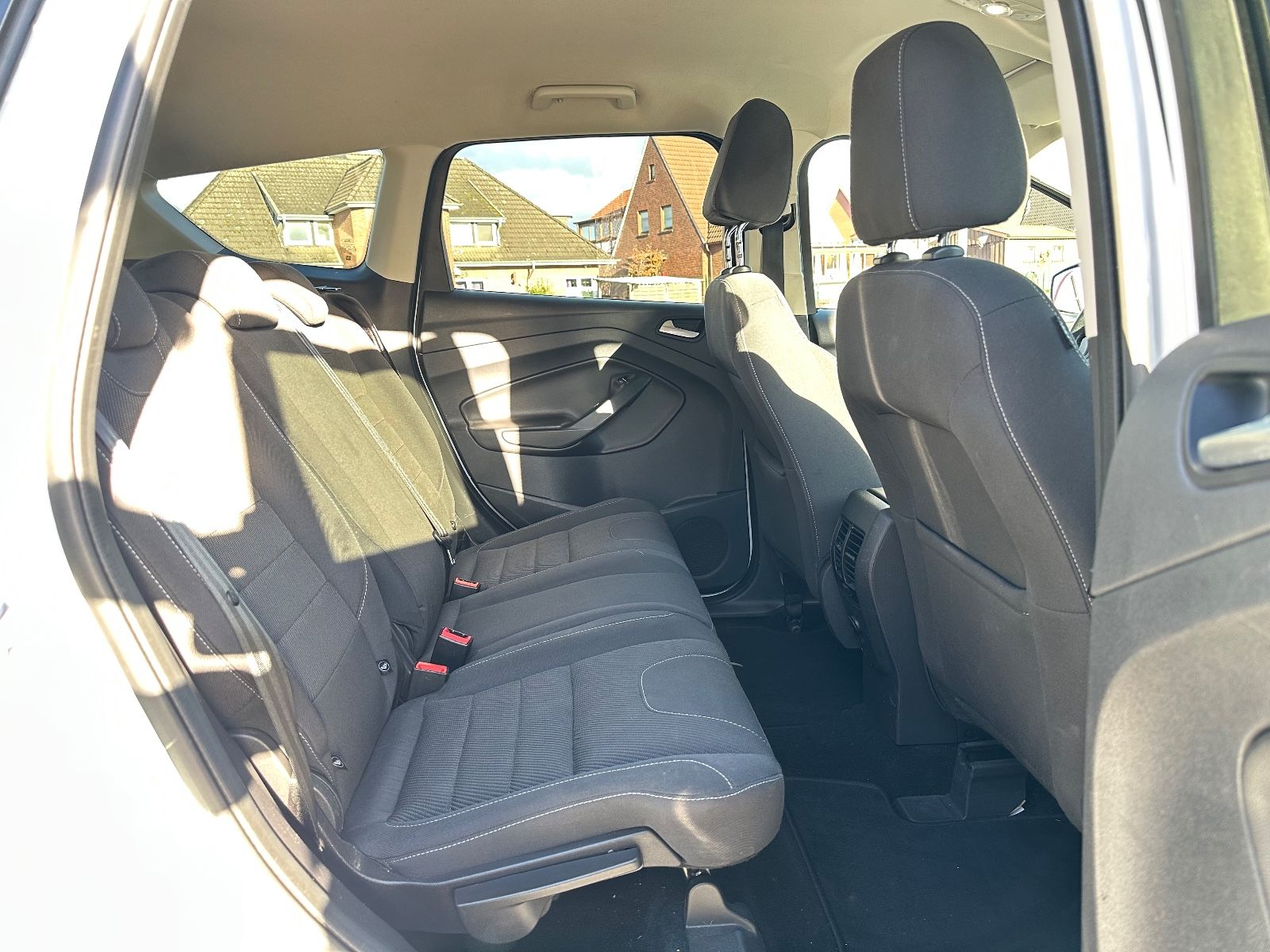 Fahrzeugabbildung Ford Kuga 1.5 EB Sync Edit AHK/Navi/SHZG/GRA/Parkpil.