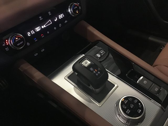 Fahrzeugabbildung Mitsubishi Outlander TOP Luxury-Paket 2.4PHEV ACC/Navi/Pano