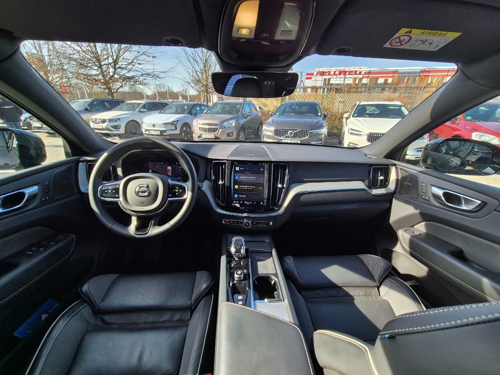 Fahrzeugabbildung Volvo XC60 B4 D Plus Dark+HarmanKardon+Fahrerassist.