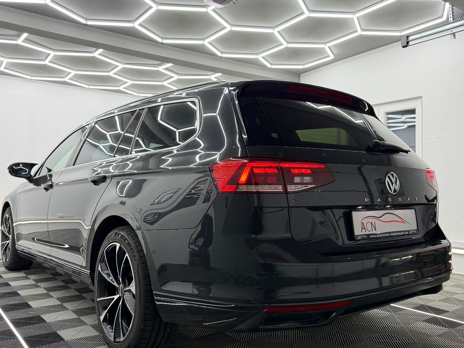 Fahrzeugabbildung Volkswagen Passat Variant 2.0 TDI Aut./MASSAGE/KAMERA/ACC