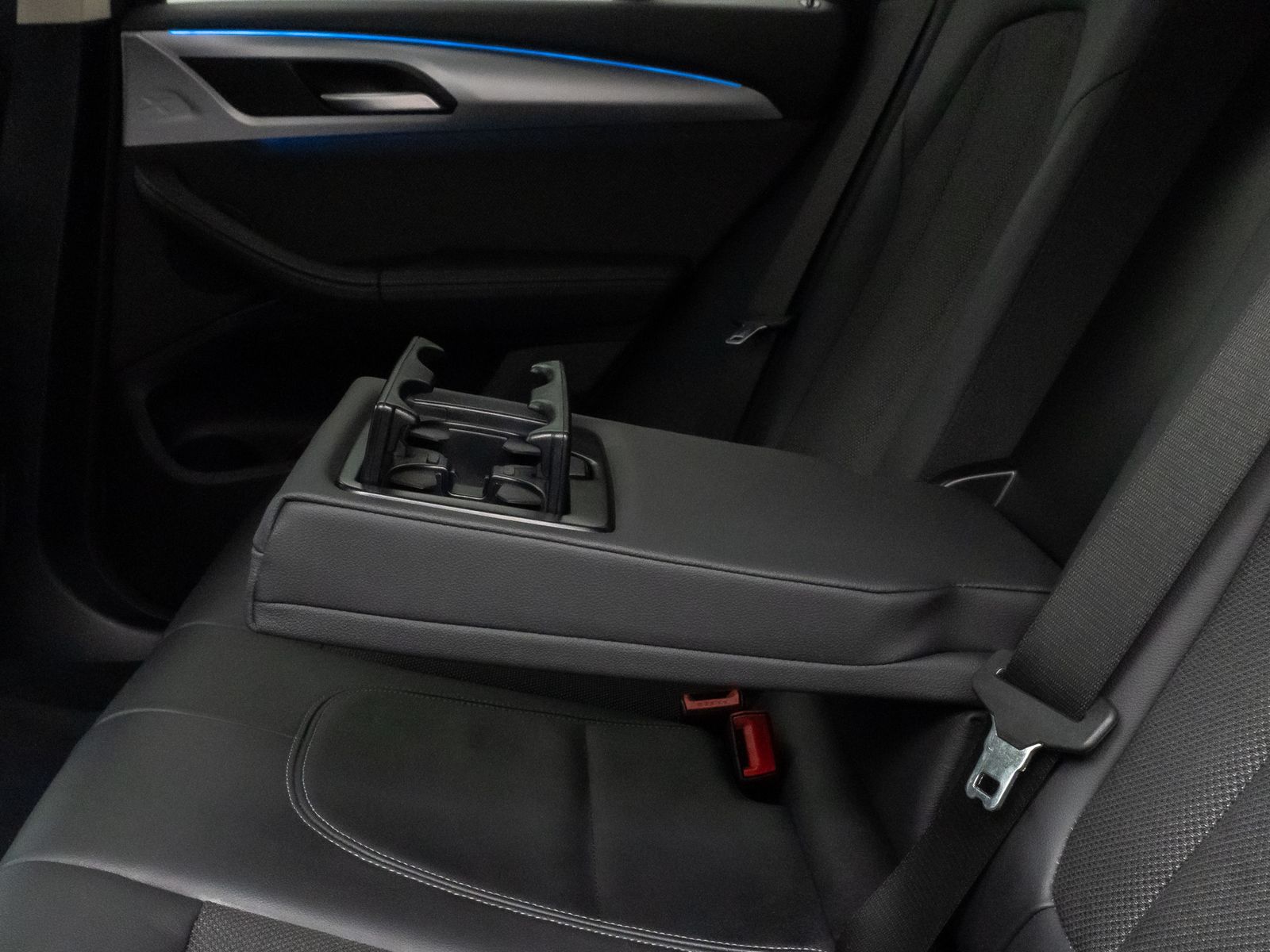 Fahrzeugabbildung BMW X3 xD30e 360° HUD DAB HiFi Leder Sport 18Zoll