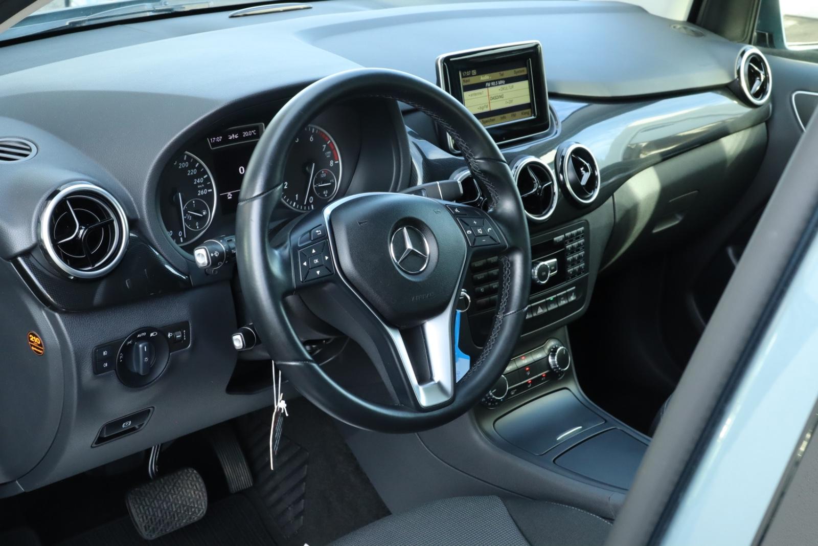 Mercedes-Benz B 180 *1. HAND* KLIMA/SHZ/KAMERA/NAVI/