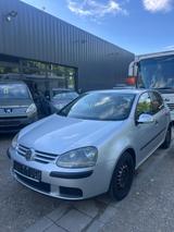 Volkswagen Golf V Lim. Trendline - Volkswagen Golf aus 2004: V