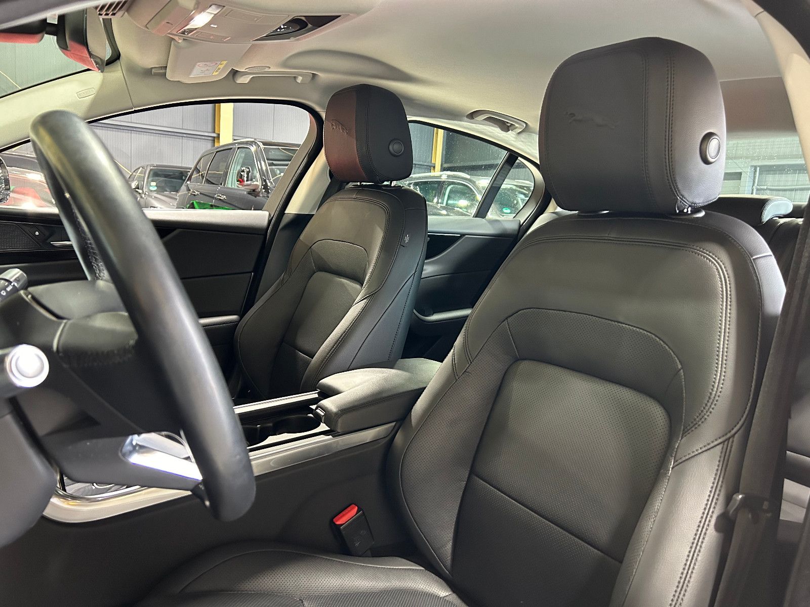 Fahrzeugabbildung Jaguar XE S/APPLE/KAMERA/SHZ/KLIMA/1.HAND