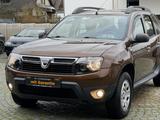 Dacia Duster 1.6 Laureate 4x4 TÜV NEU Klima Garantie - Dacia Duster: Allradantrieb, 1.6