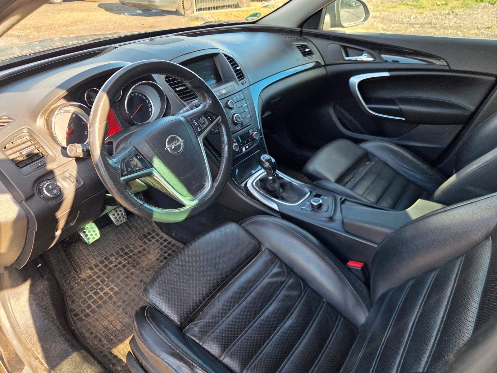 Opel Insignia A Sports Tourer Sport 4x4+AHK+TÜV NEU