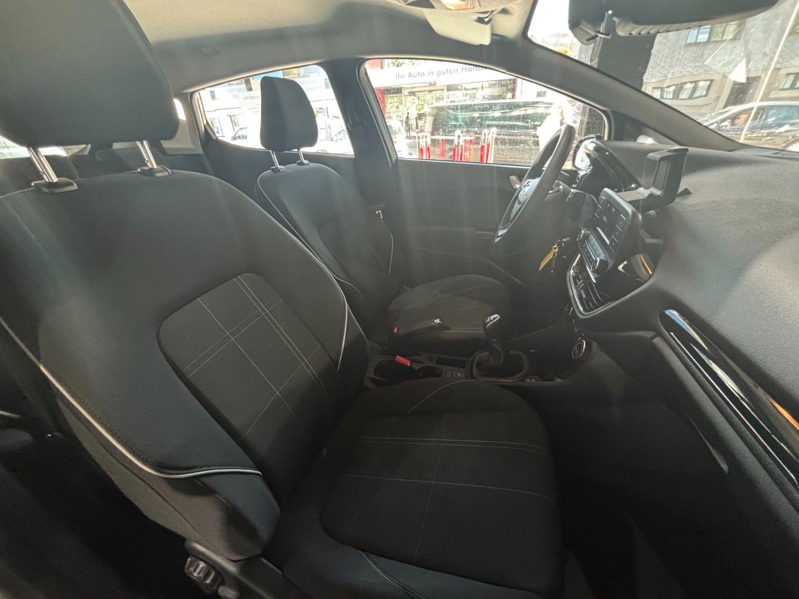 Fahrzeugabbildung Ford Fiesta Cool & Connect /Easy-Driver-Paket/TÜV NEU