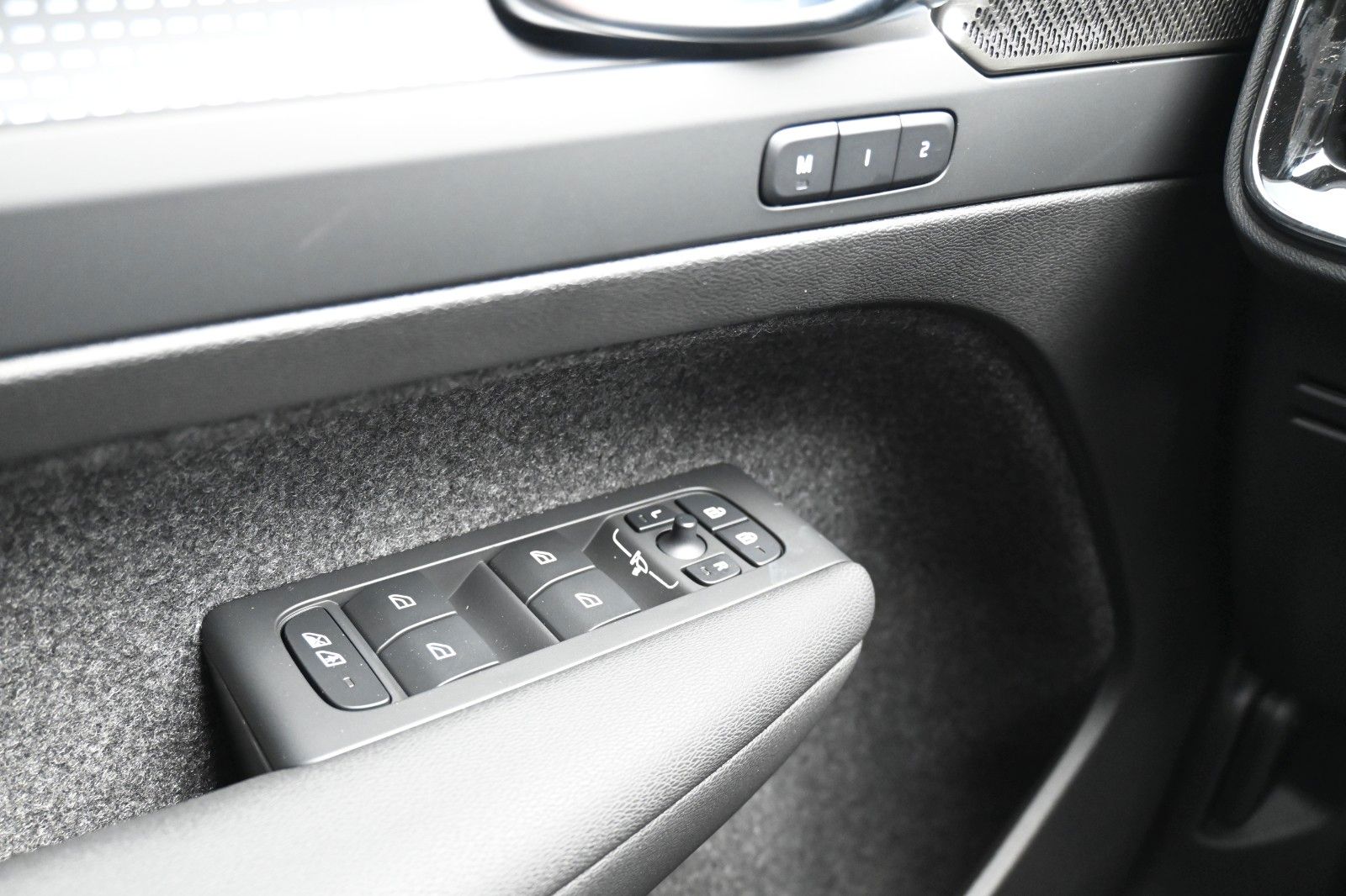 Fahrzeugabbildung Volvo XC40 B3 DSG Plus Dark*360°*ACC*AHK*Allwetter