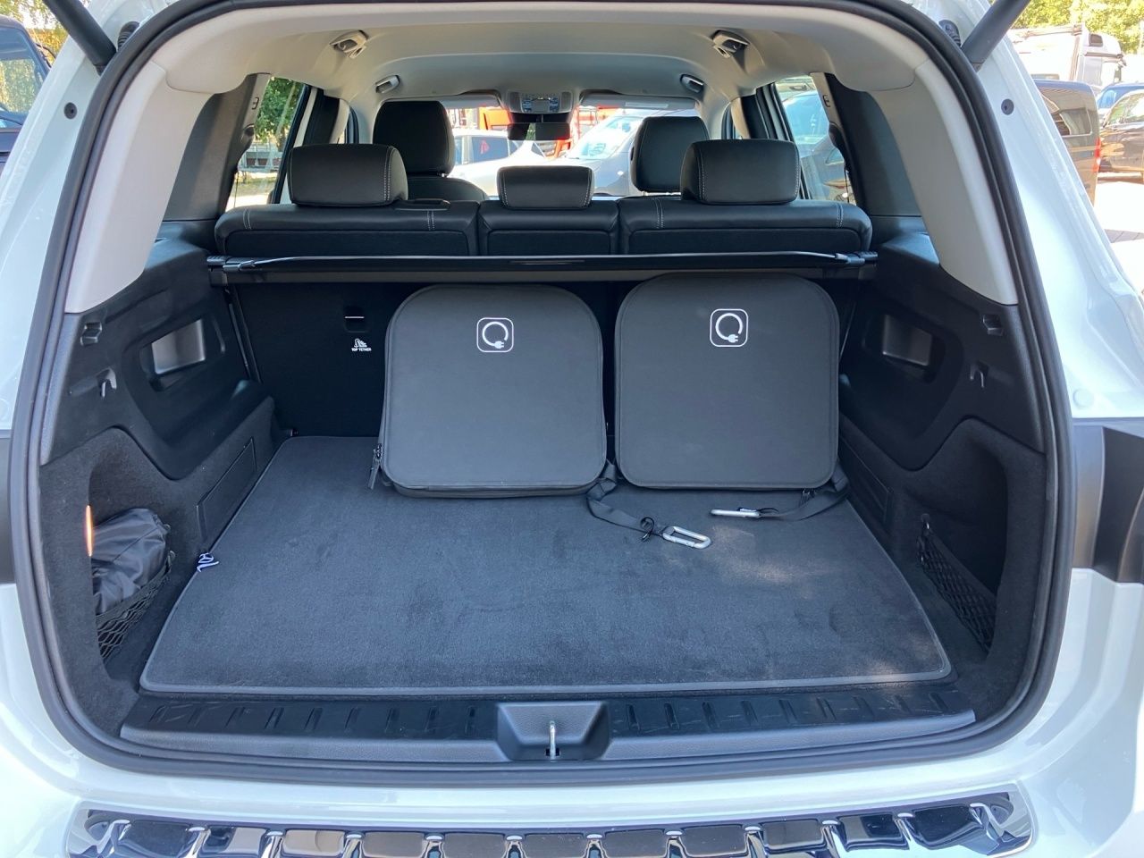 Fahrzeugabbildung Mercedes-Benz EQB 300 4M BONUS+AHK+360°+LENKRADHEIZ+FAHRASSIST