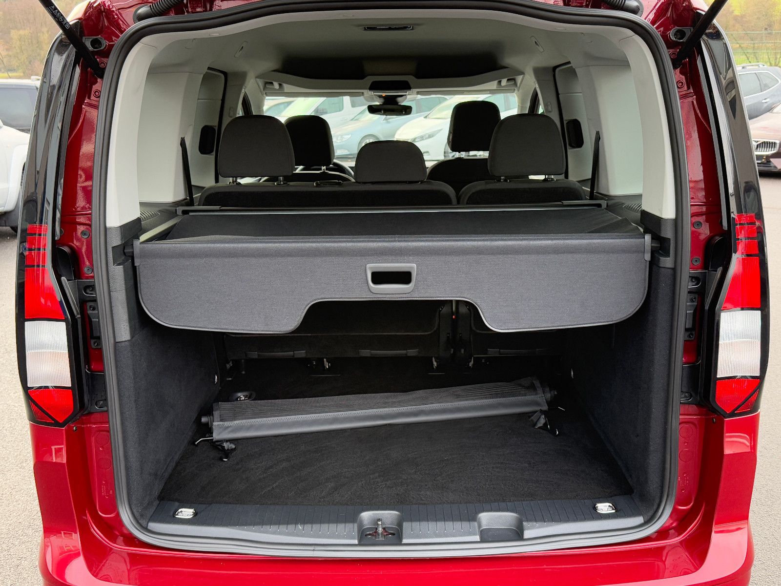 Fahrzeugabbildung Volkswagen Caddy Life TDI DSG DAB GRA Navi SHZ PDC Vorb.AHK