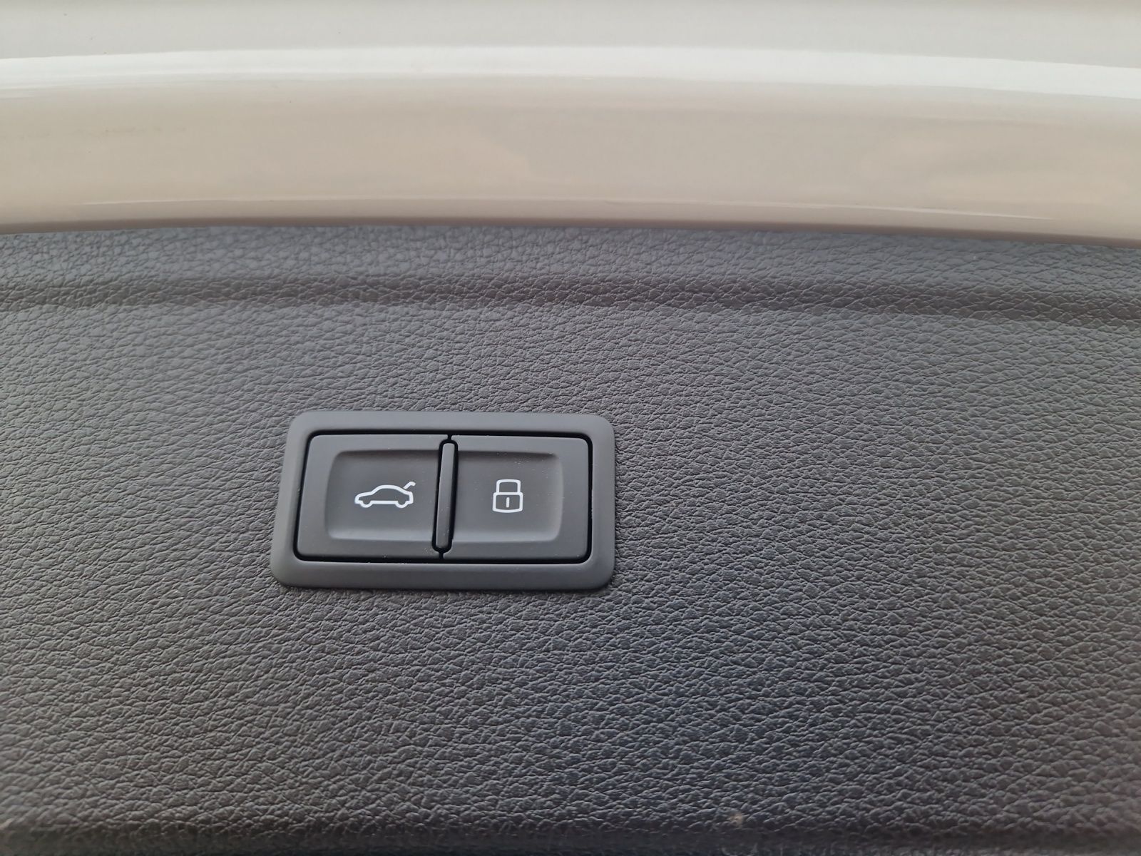 Fahrzeugabbildung Audi Q5 40 TDI quattro S line Navi RearView
