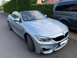 BMW M4 Cabrio M4 Competition - silberne BMW M4