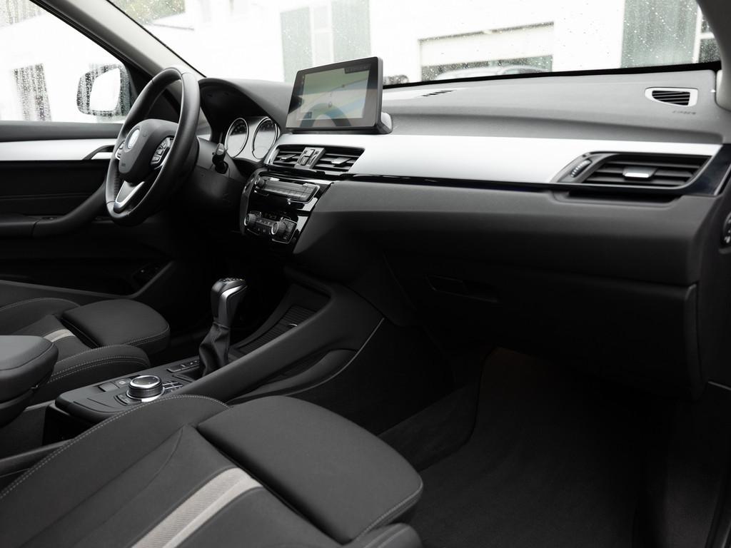 BMW X1 xDrive25e Advantage FACEL. PANO HUD LED NAVI, миниатюра 7