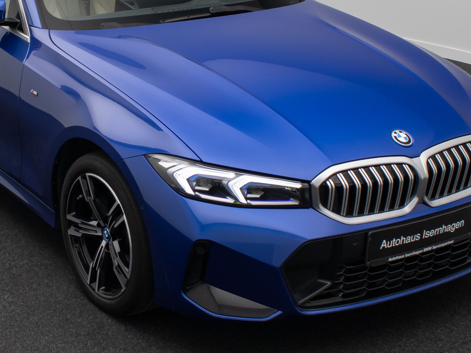Fahrzeugabbildung BMW 330e xD  M Sport Panorama Kamera HUD DAB HiFi