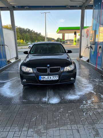 BMW 320i -