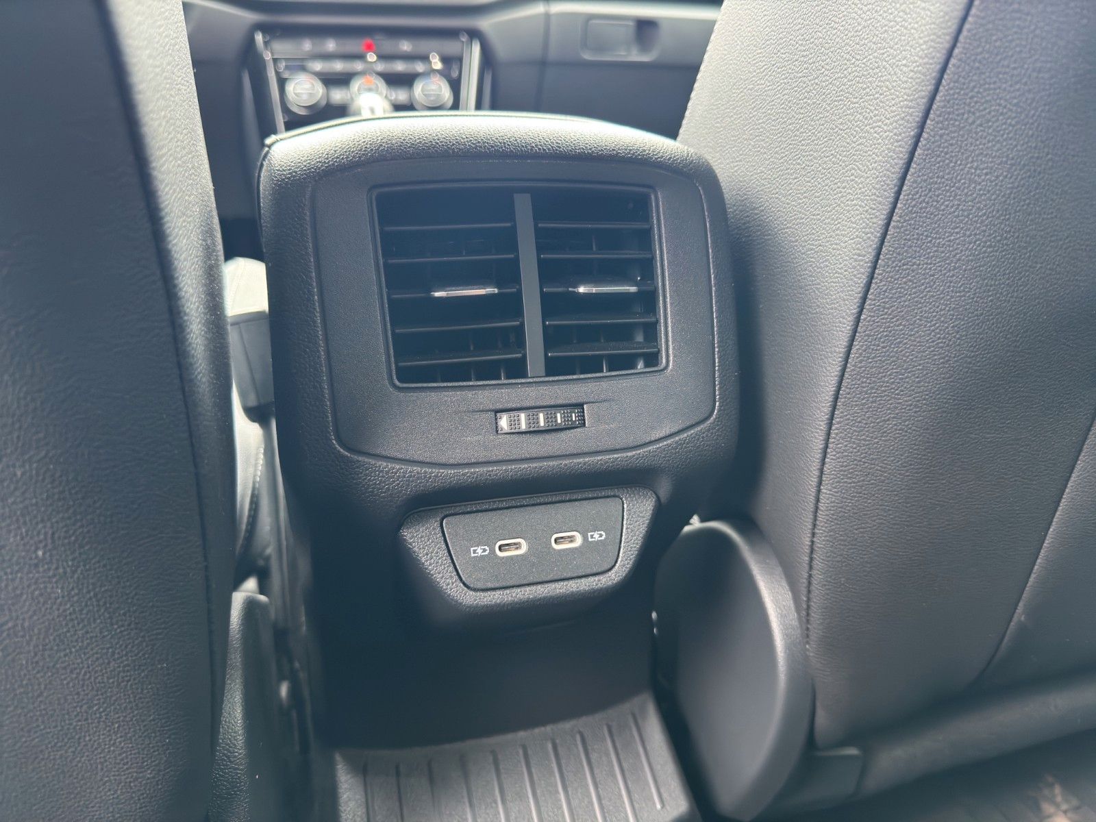 Fahrzeugabbildung Volkswagen T-ROC R 2.0 TSI KAM AHK AKRAPOVIC 19"