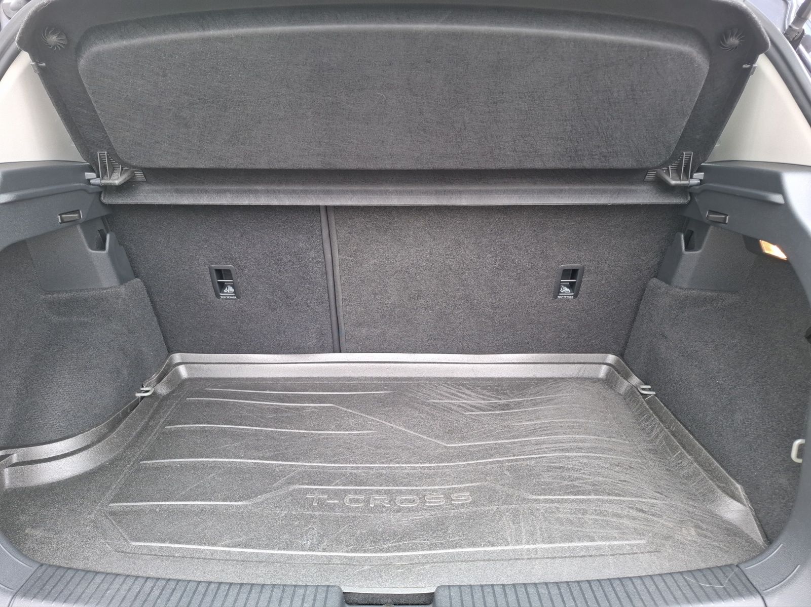 Fahrzeugabbildung Volkswagen T-Cross TSI Life Climatronic AID ACC RFK SH LM