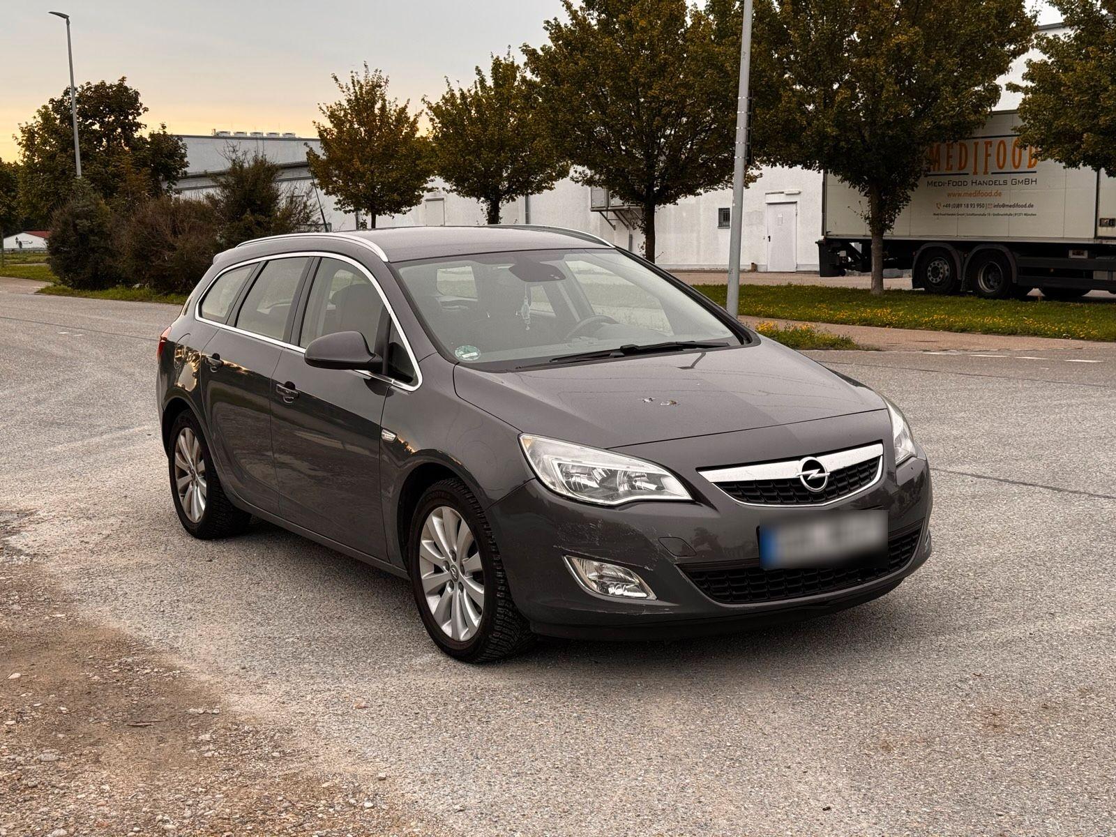 Opel Astra 2011 — фото 7
