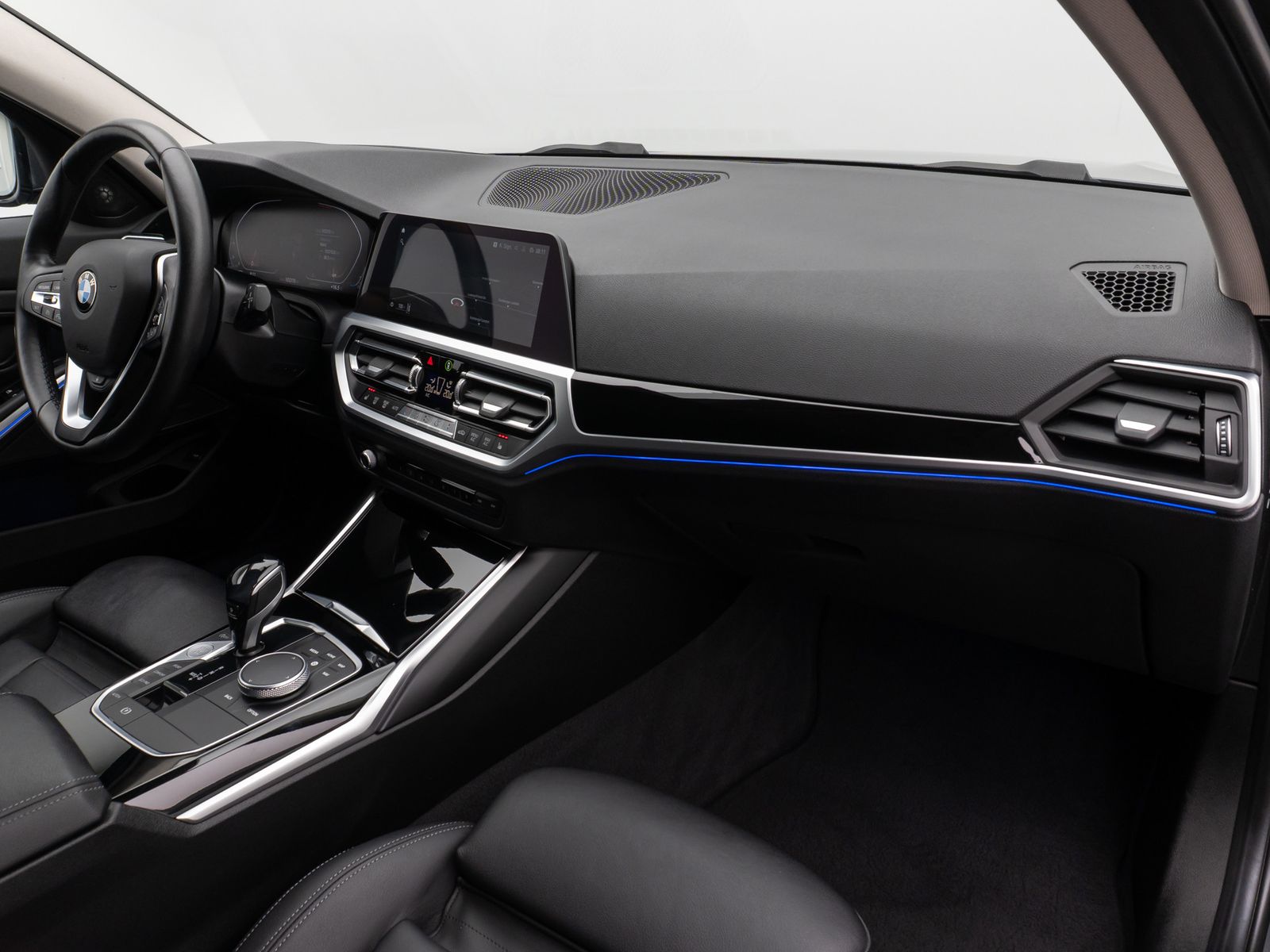 Fahrzeugabbildung BMW 330d xD Sport Line Kamera Lenkrhzg HUD DAB H/K