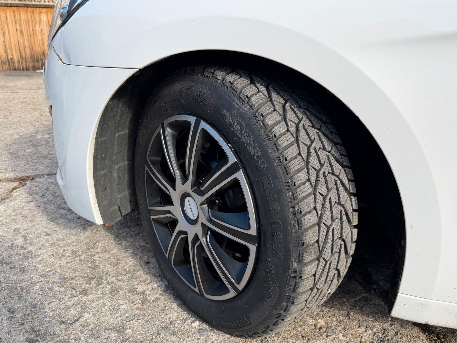 Hyundai i40 2013 — photo 12