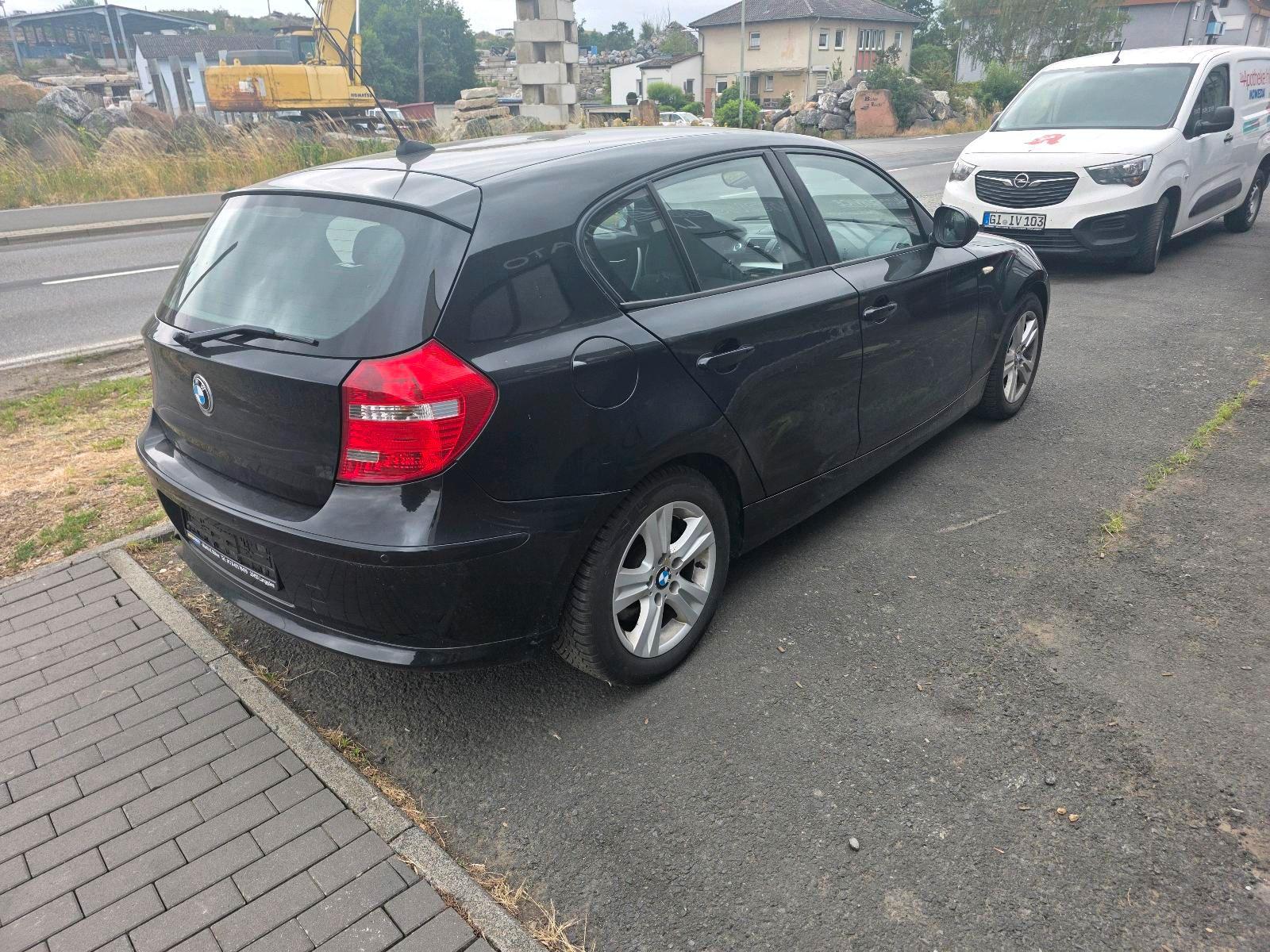 BMW 118 2011 — engine 143 HP (105kW)
