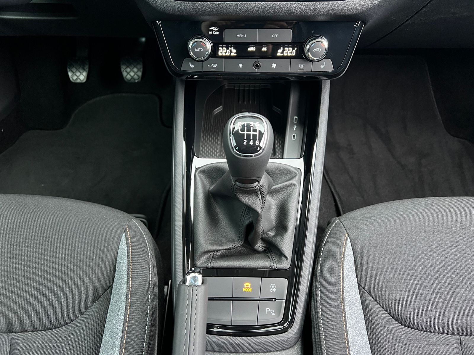 Fahrzeugabbildung SKODA Scala Drive 1.0 TSI *Black package, Vorb. AHK, L