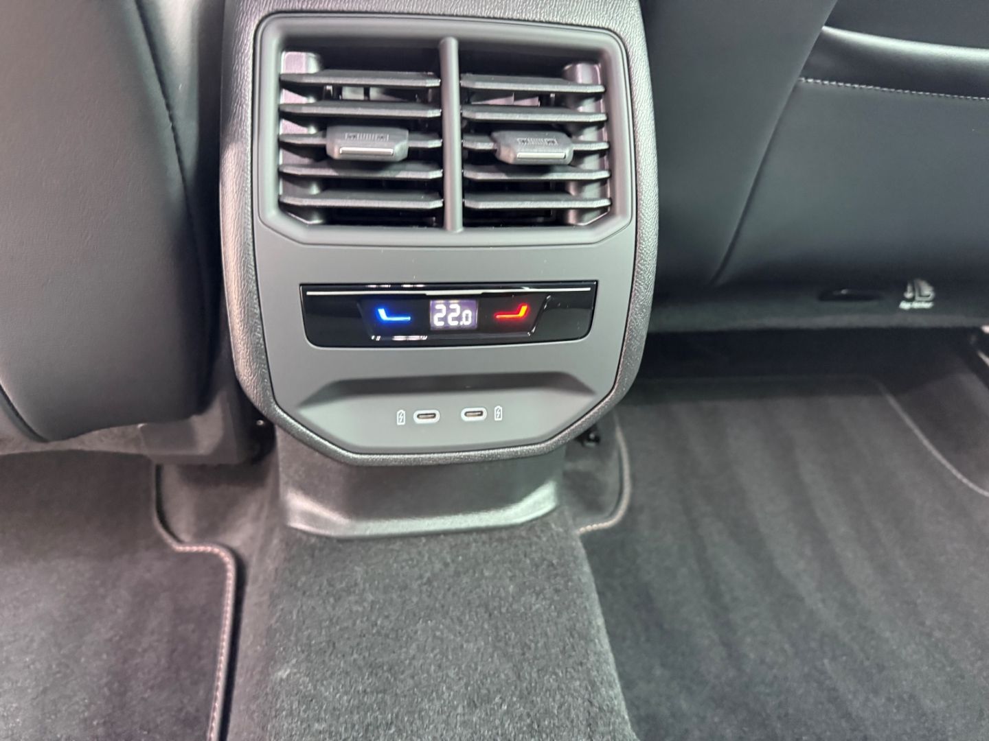 Fahrzeugabbildung CUPRA Leon Sportstourer 1.5 eTSI 110 kW Sportpaket Nav