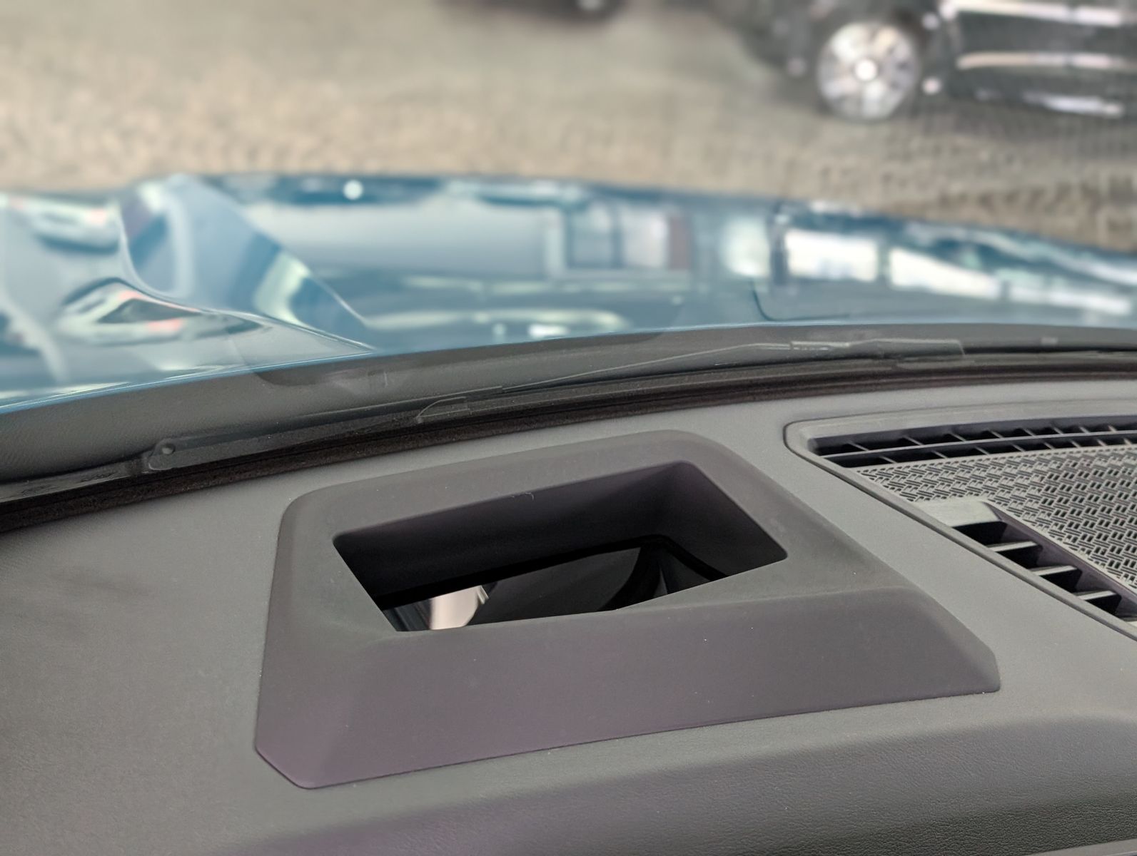 Fahrzeugabbildung BMW X1 20i M Sport Shadow H&K AHK PANO HUD 360° 20"