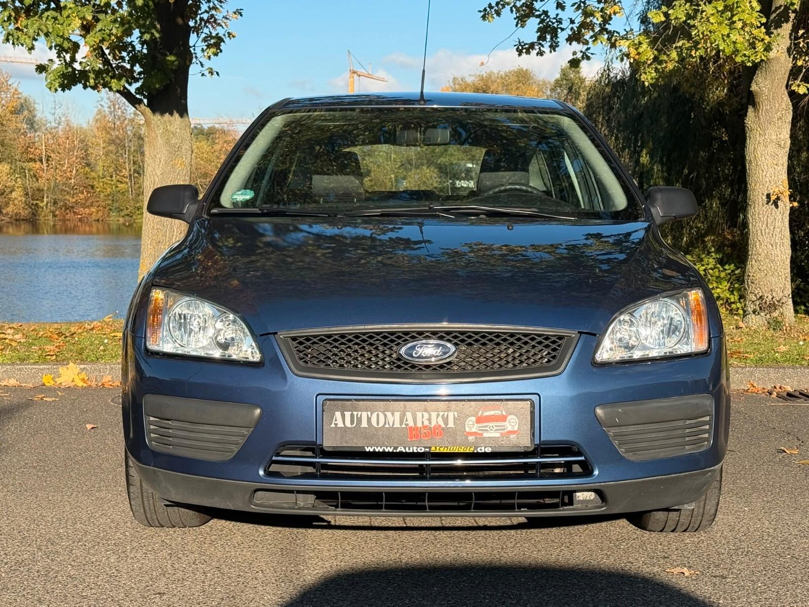 Ford Focus 2006 — rear view