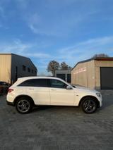 Mercedes-Benz GLC 300 e 4MATIC Autom. - - Mercedes-Benz GLC 300 mit Hybrid-Antrieb: Alcantara, mit Apple Carplay, Geländewagen