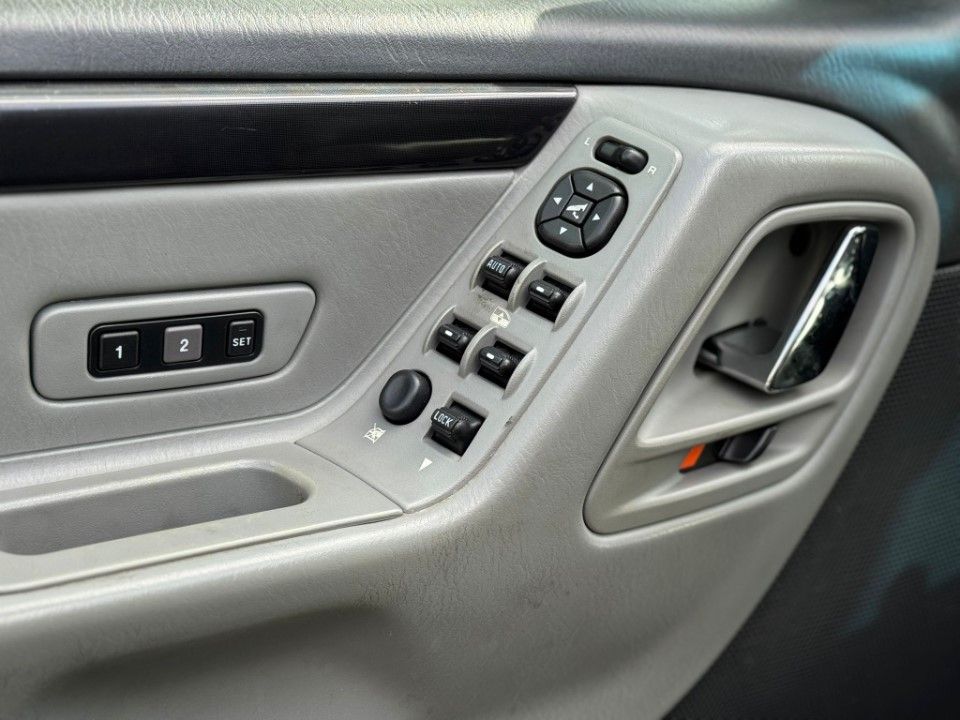 Fahrzeugabbildung Jeep Grand Cherokee 4.7 Overland Black Pearl Series