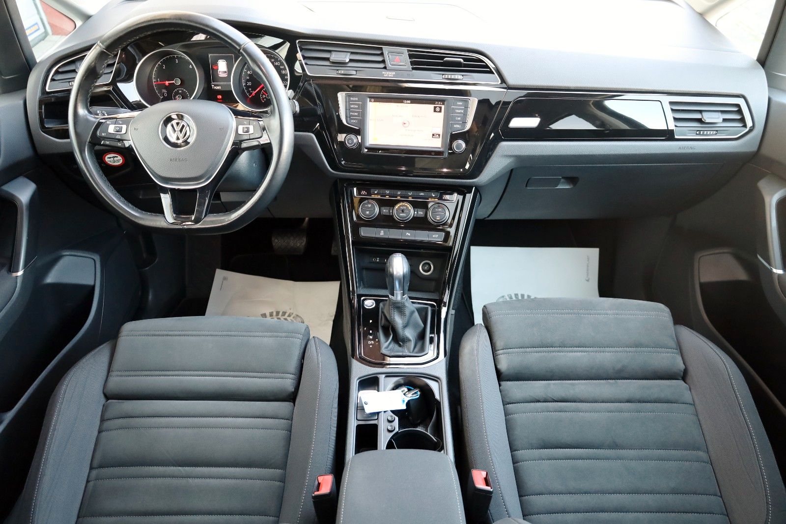 Fahrzeugabbildung Volkswagen Touran R Line Alcantara,Navi,LED,Panorama,Kamera