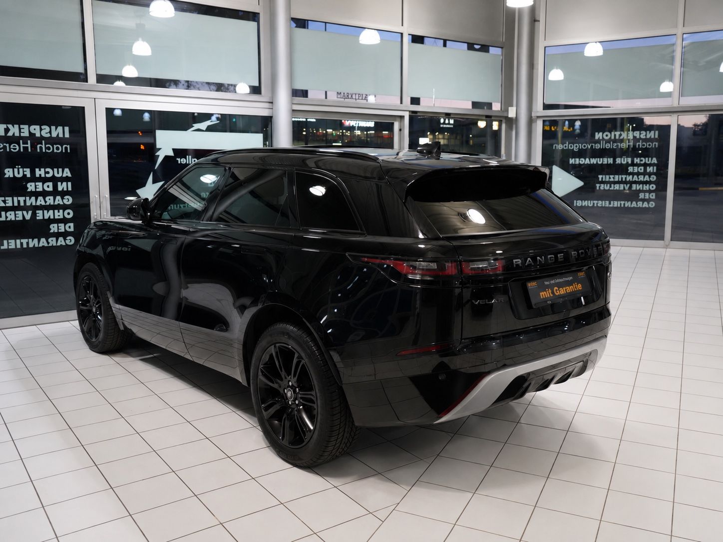 Land Rover Range Rover Velar 2.0 P250 R-DYNAMIC AWD 13tkm foto 3
