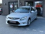Hyundai i30 CW 1.4 Classic*Klima*8Fbereift*E-Fenster+S* - Hyundai i30 aus 2010: Cw