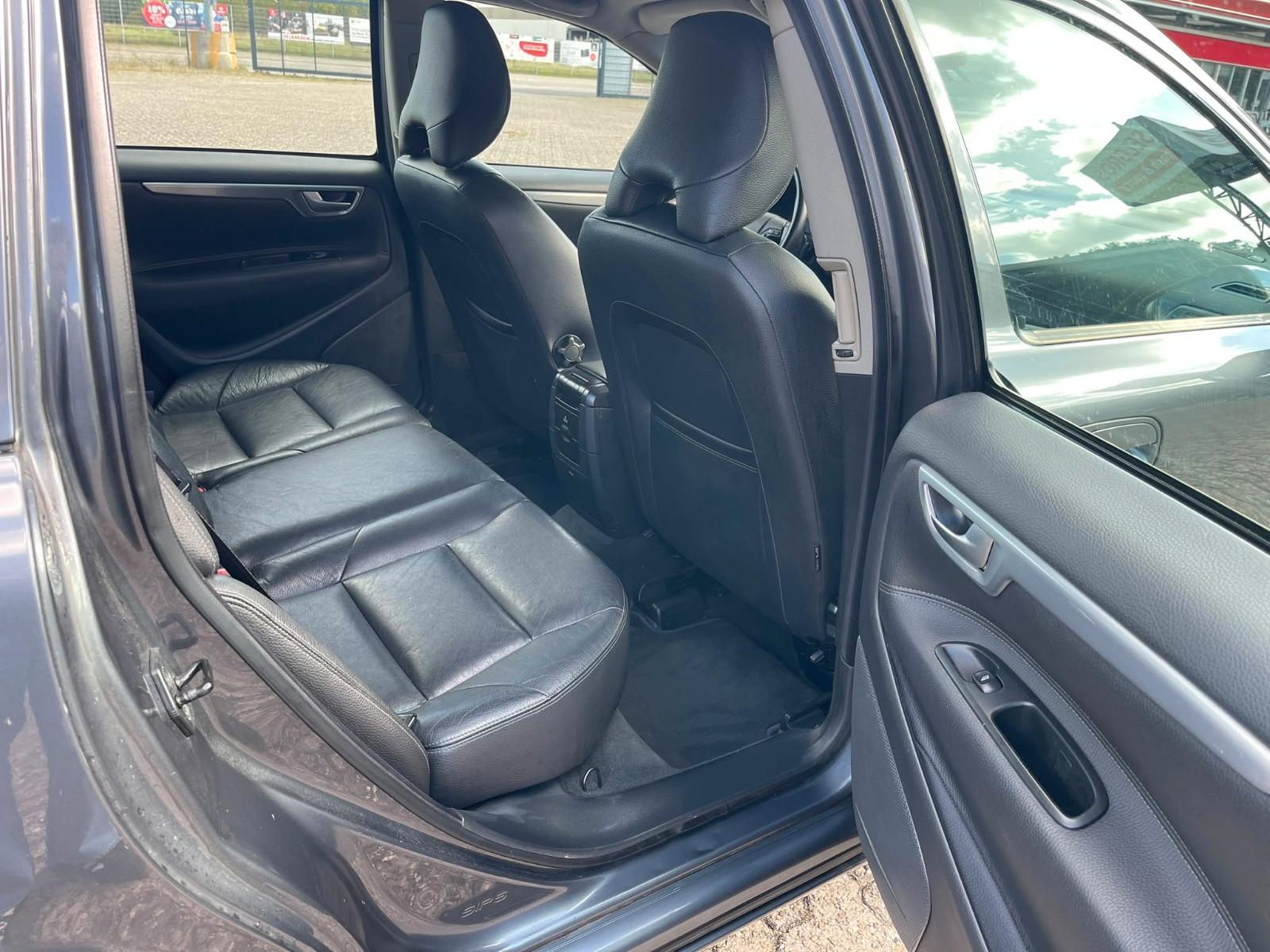 Volvo V70 2005 — photo 11