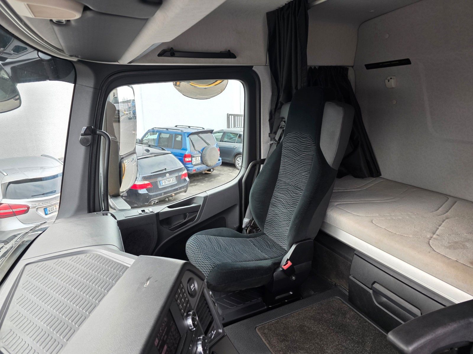 Fahrzeugabbildung Mercedes-Benz Arocs 2545 L 6x2 HMF 2110L Zange Retarder