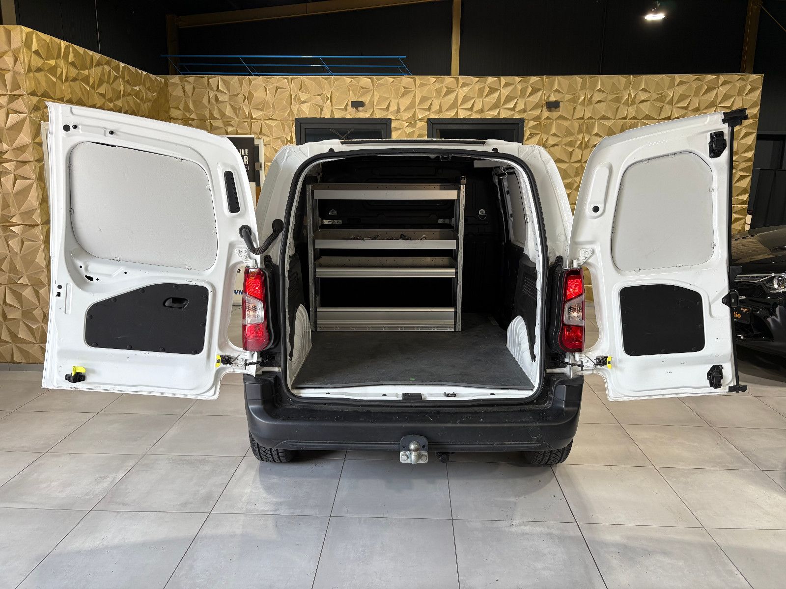 Fahrzeugabbildung Opel Combo E Cargo Edition/2-SITZ/APPLE/AHK/KLIMA