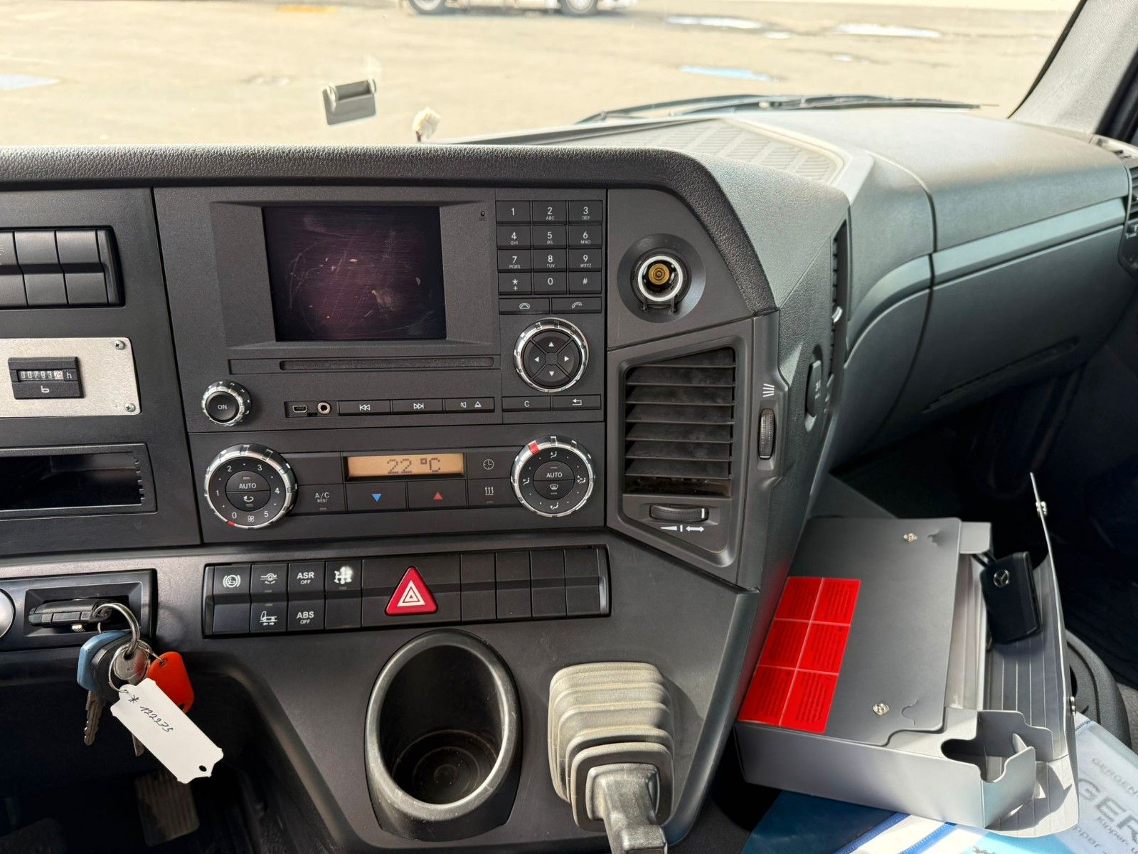 Fahrzeugabbildung Mercedes-Benz Arocs 4148 8x6 Gergen Abrollkipper