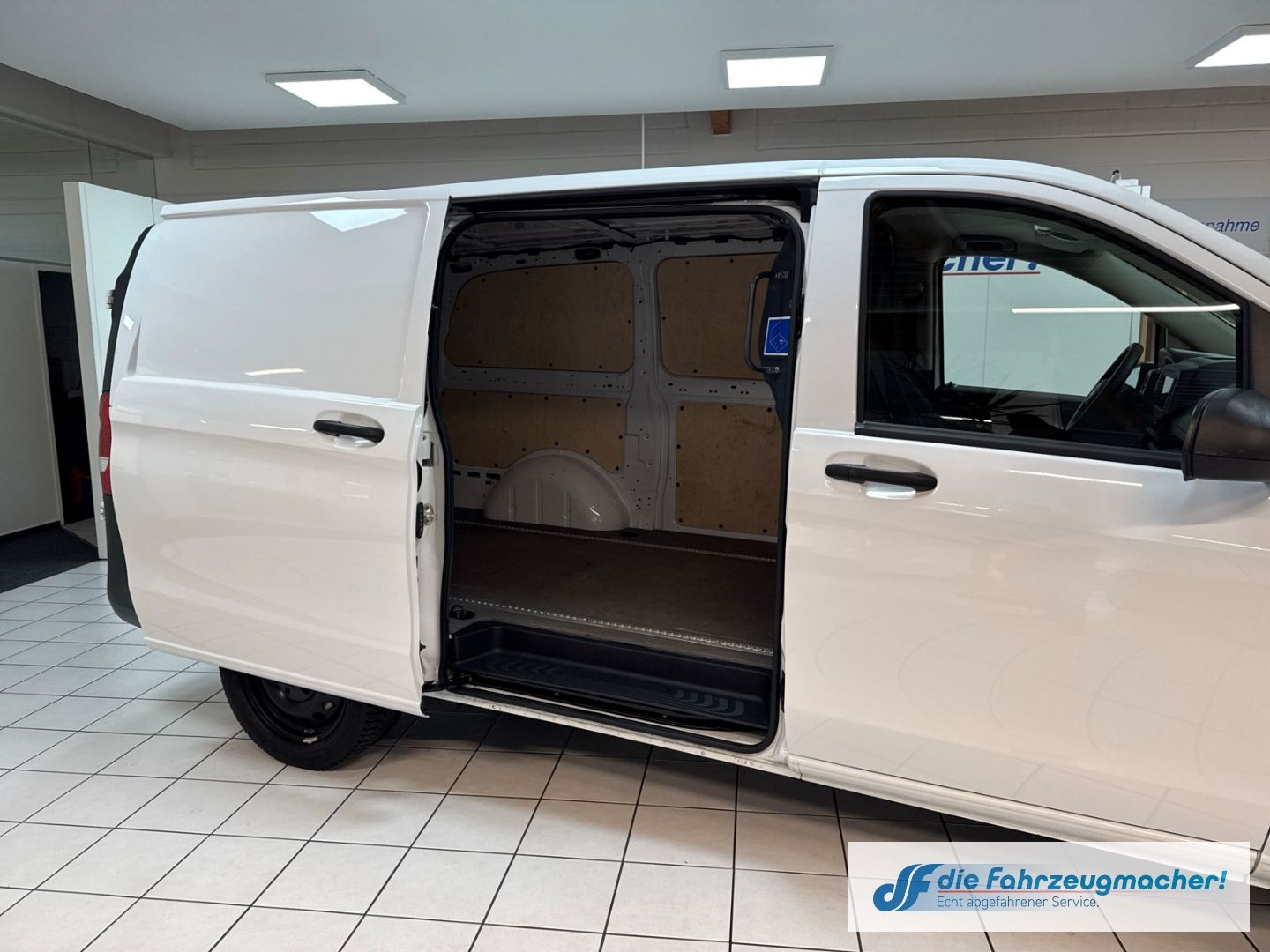 Fahrzeugabbildung Mercedes-Benz Vito Kasten 116 CDI RWD PRO lang Navi Apple CarP