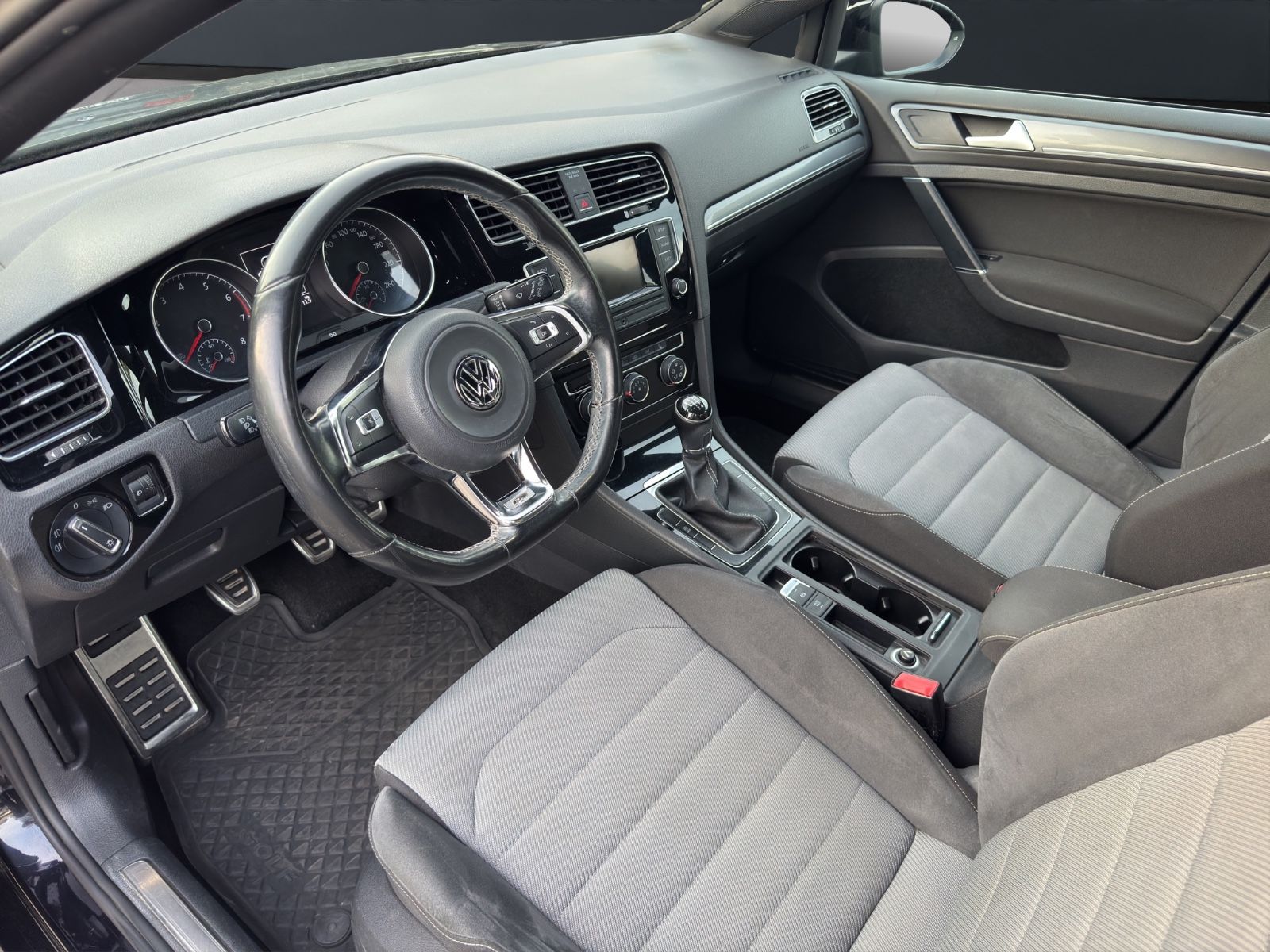 Fahrzeugabbildung Volkswagen Golf VII Lim. R*Line*2.Hand*TÜV*Neu*122PS*