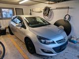 Opels Astra 1.7CDTI DPF ecoFLEX Start/Stop... - Opel Astra mit Diesel-Antrieb: Limousine, 1.7
