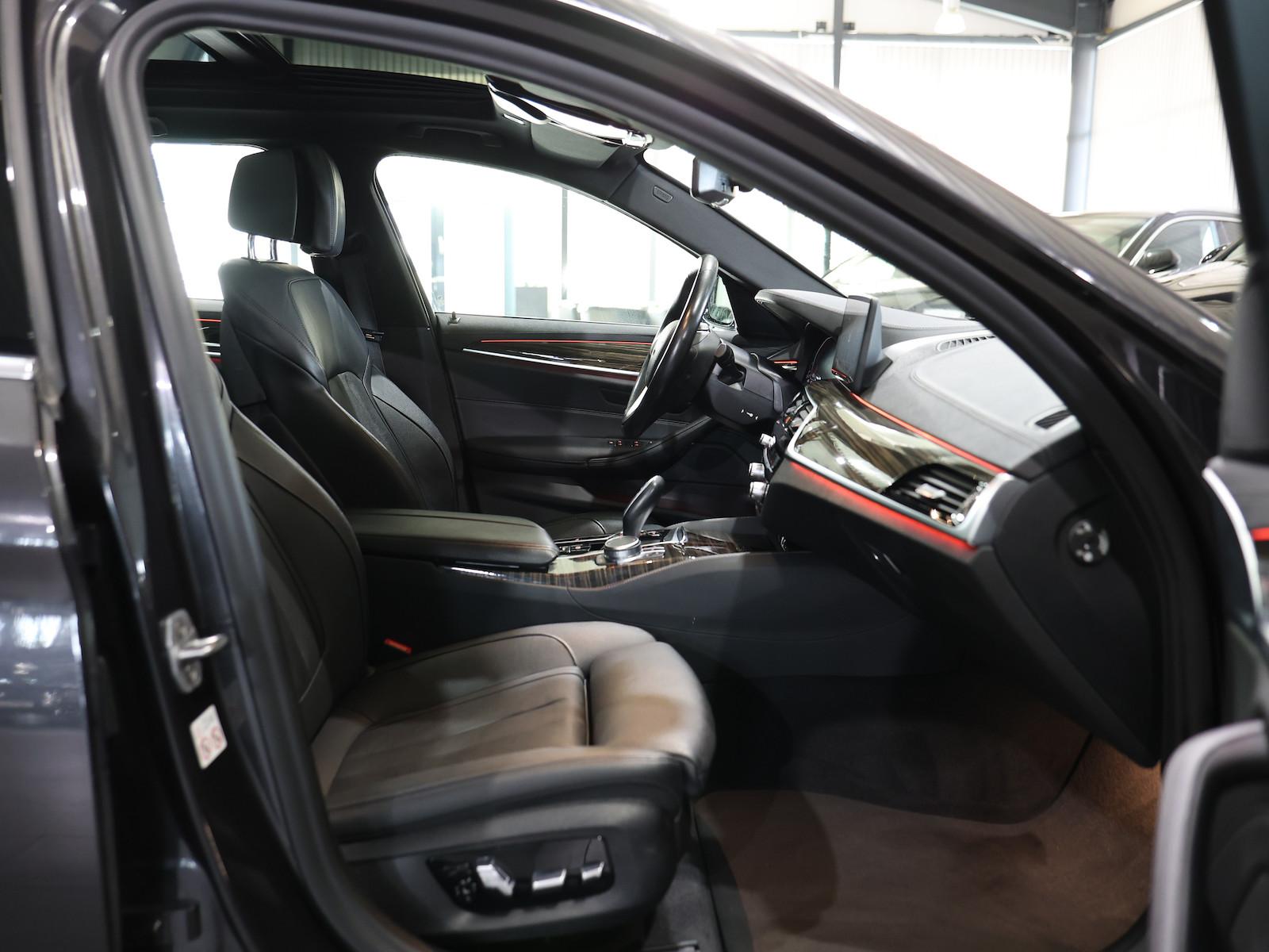 BMW 520d Touring xDrive LUXURY / LASER / PANORAMA
